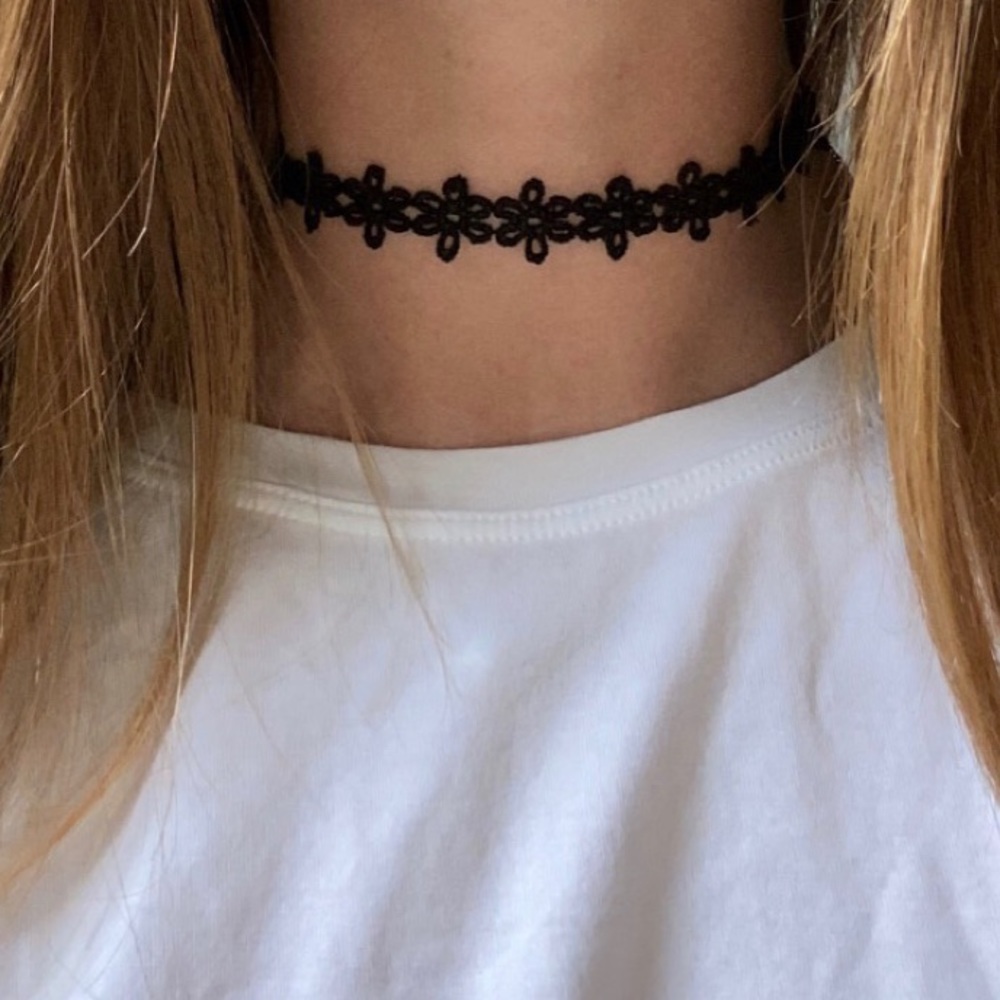 Black flower choker necklace